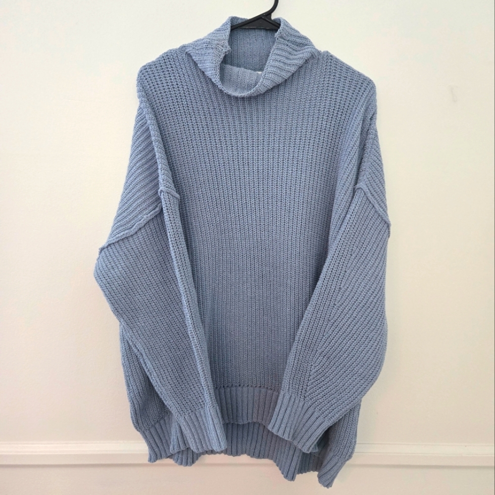 American Eagle Blue Knit Sweater